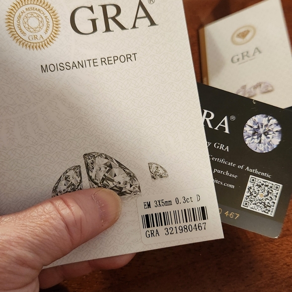 Moissanite engagement ring - Picture 5 of 10